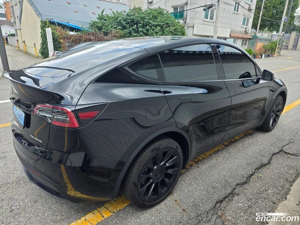 Tesla Model Y AWD 2024 — thumbnail 5