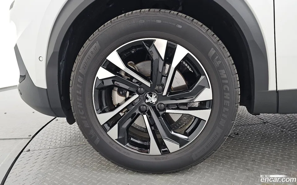 Peugeot e-2008 EV GT 2023 — thumbnail 2