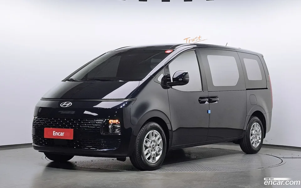 Hyundai Staria HEV 1.6 3 2024 — photo 1, buy with delivery to Moscow