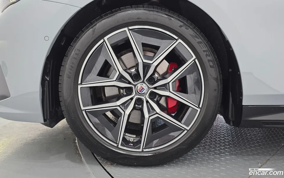 BMW 5 Series 520i 2024 — thumbnail 2