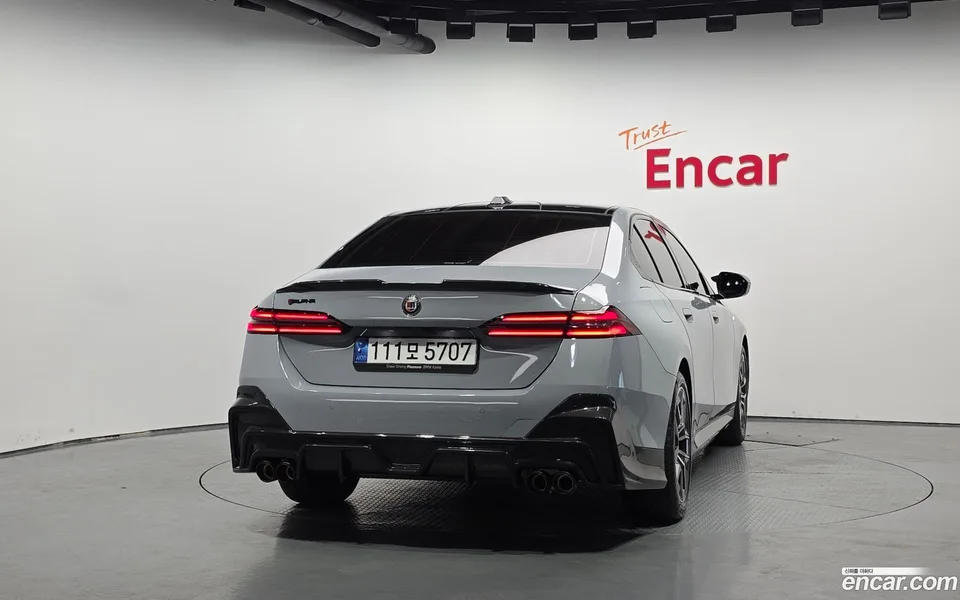 BMW 5 Series 520i 2024 — thumbnail 4