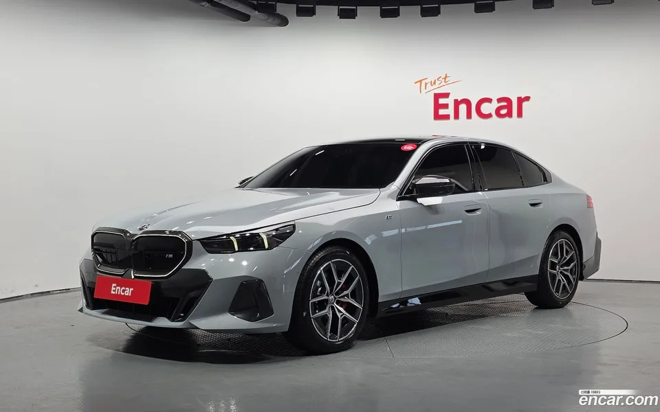 BMW 5 Series 520i 2024 — photo 1, buy with delivery to Moscow
