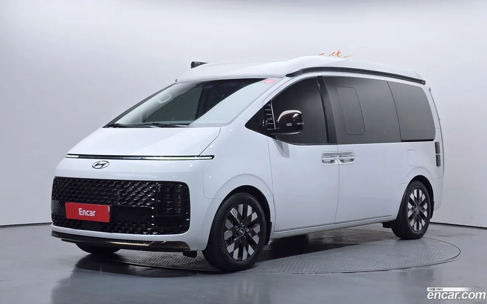 Hyundai Staria 2WD 2024 — photo 1, buy with delivery to Moscow