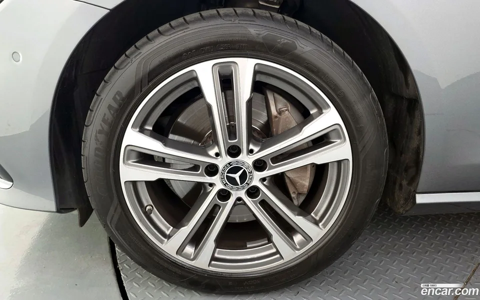 Mercedes-Benz E-Class E350 4MATIC 2022 — thumbnail 2