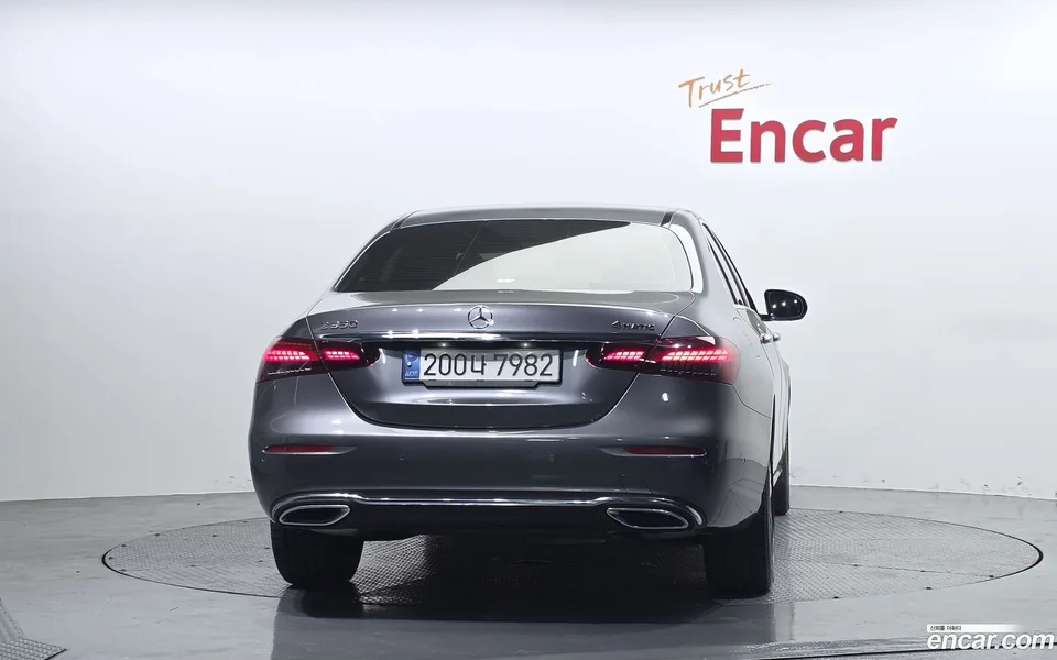 Mercedes-Benz E-Class E350 4MATIC 2022 — thumbnail 4