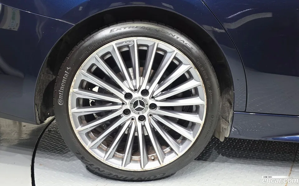 Mercedes-Benz C-Class C300 4MATIC AMG Line 2023 — thumbnail 2