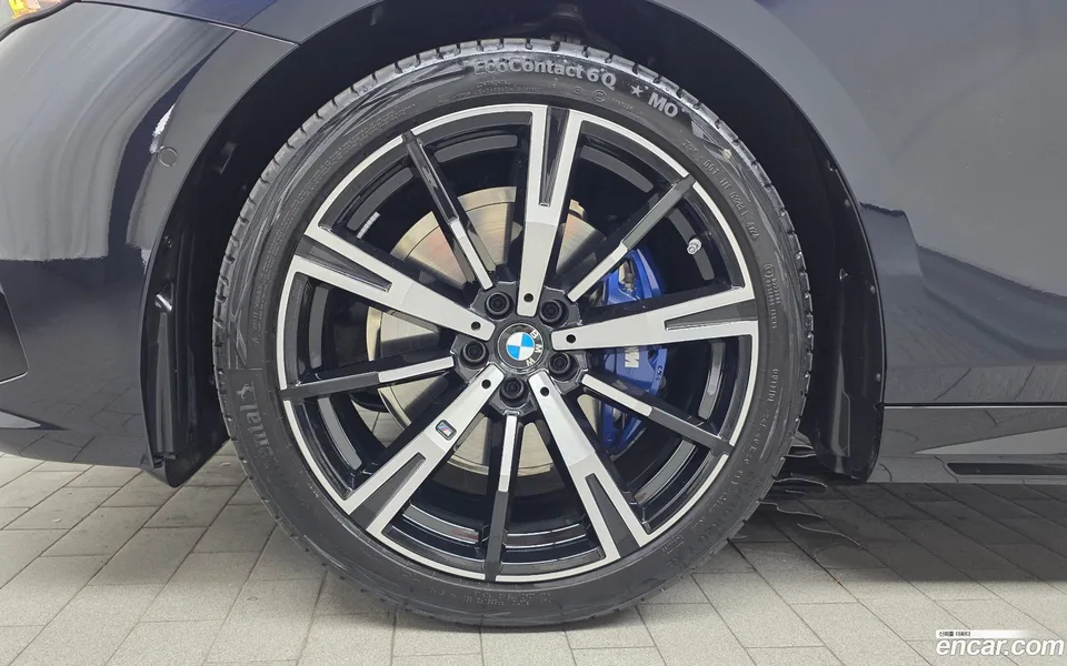 BMW 5 Series 530i xDrive M 2025 — thumbnail 2