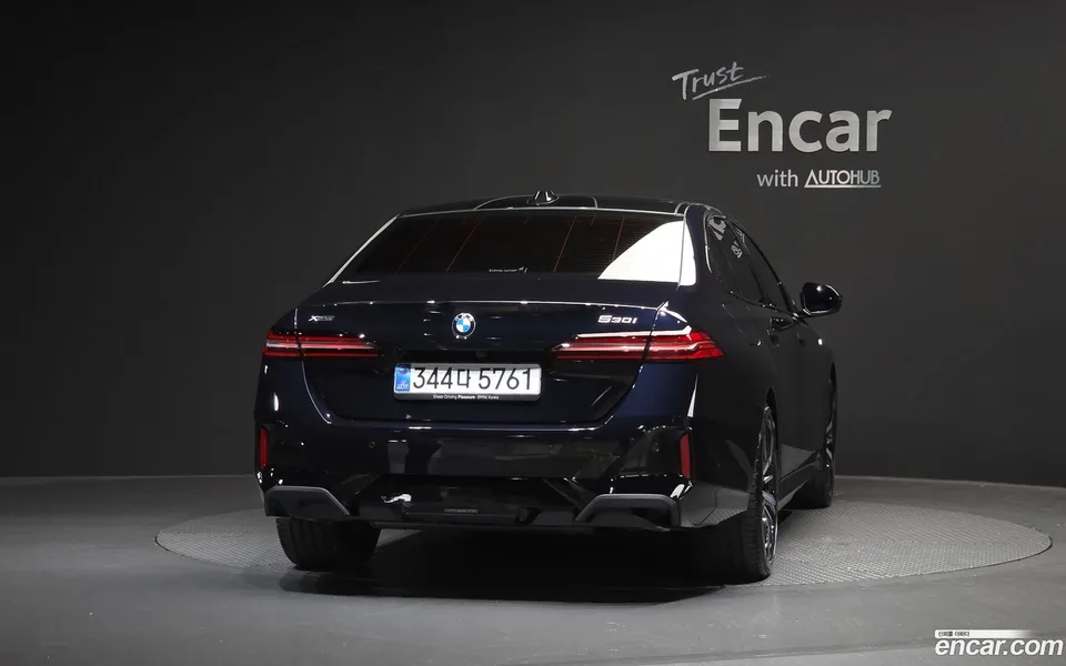 BMW 5 Series 530i xDrive M 2025 — thumbnail 4
