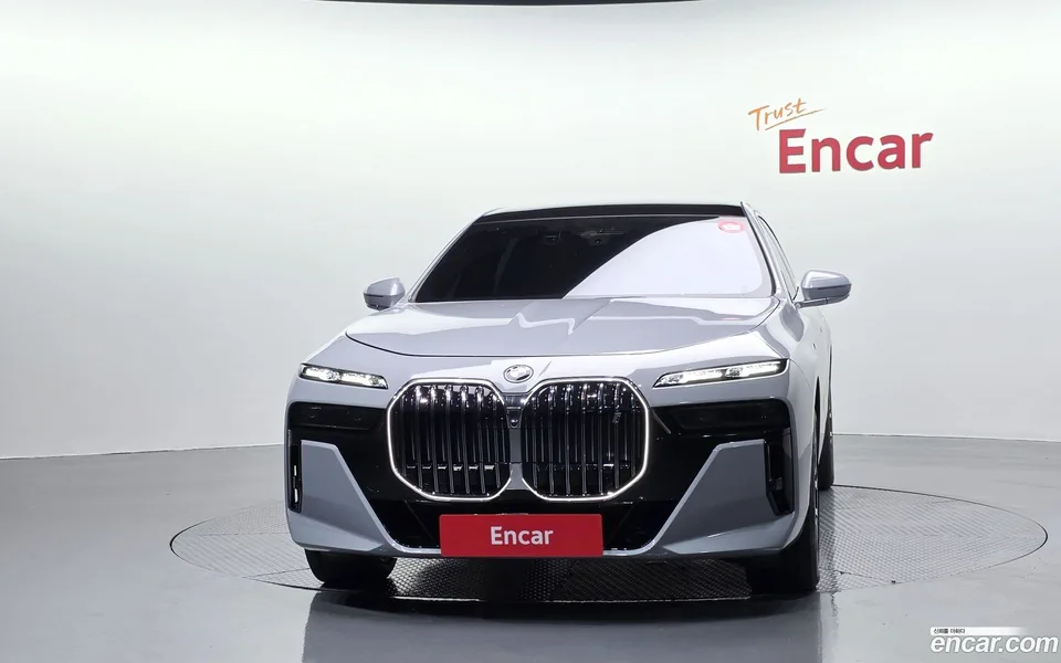 BMW i7 xDrive 60 M 2023 — thumbnail 3
