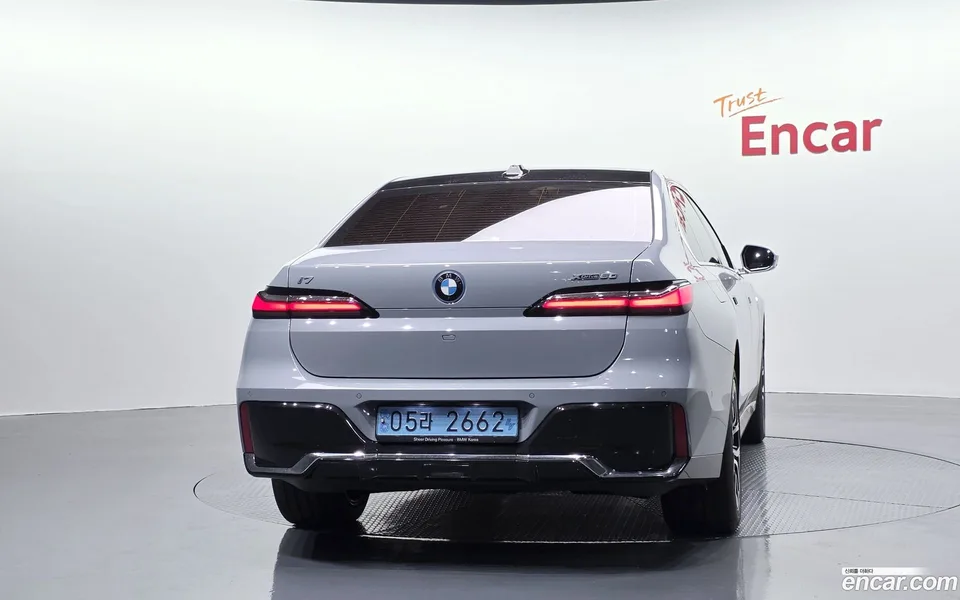 BMW i7 xDrive 60 M 2023 — thumbnail 4