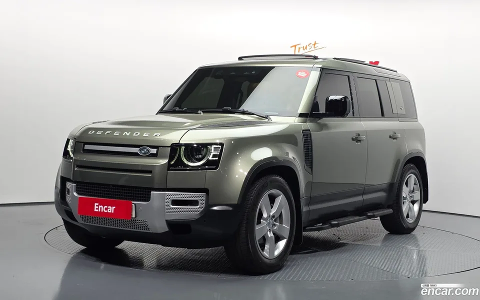 Land Rover Defender 110 D300 HSE 2022 — photo 1, buy with delivery to Moscow