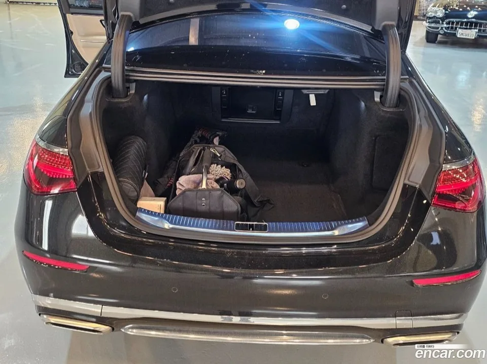 Mercedes-Benz S-Class S680 4MATIC 2023 — thumbnail 3