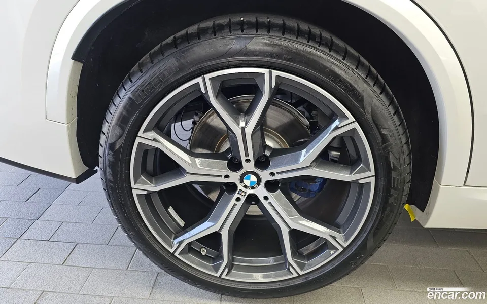 BMW X5 xDrive 40i M 2025 — thumbnail 5