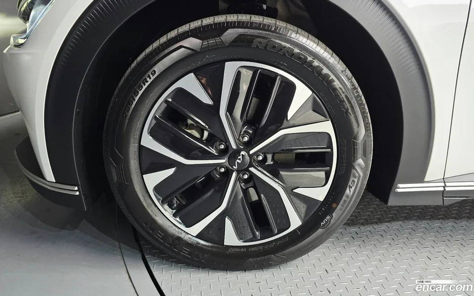 Kia EV6 4WD 2022 — thumbnail 2