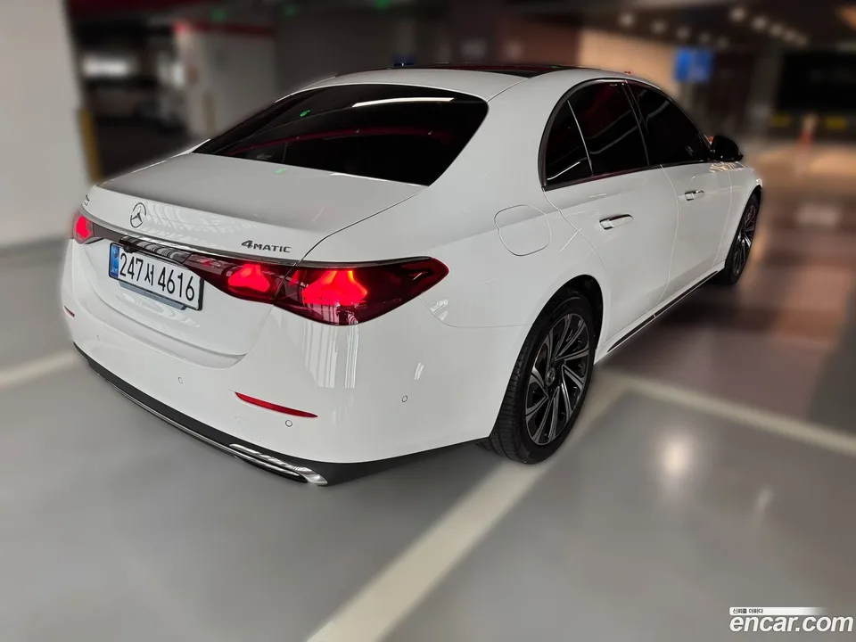 Mercedes-Benz E-Class E300 4MATIC 2025 — thumbnail 2