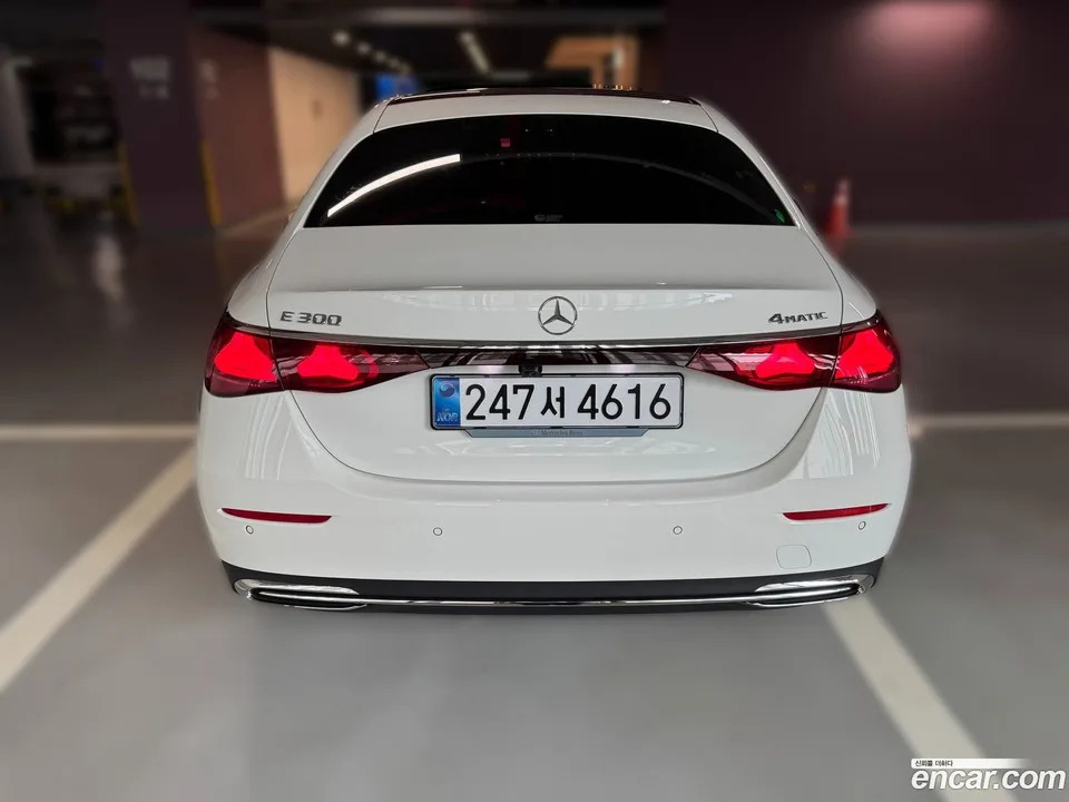 Mercedes-Benz E-Class E300 4MATIC 2025 — thumbnail 3