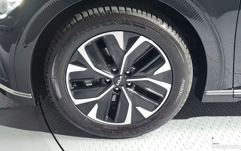 Kia EV6 2023 — thumbnail 2