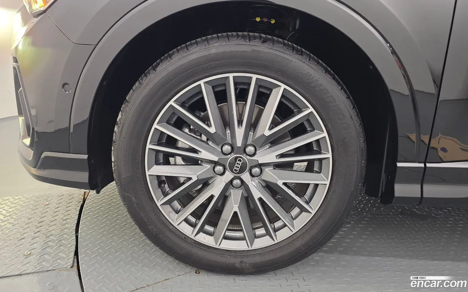 Audi Q3 40 TFSI 2025 — thumbnail 2
