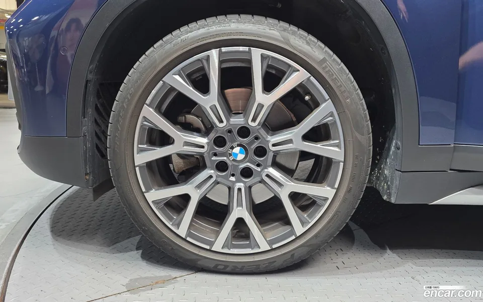 BMW X1 xDrive 20i xLine 2022 — thumbnail 2