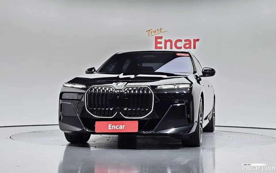 BMW 7 Series 740i xDrive M 2024 — thumbnail 3