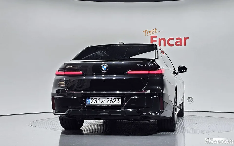 BMW 7 Series 740i xDrive M 2024 — thumbnail 4