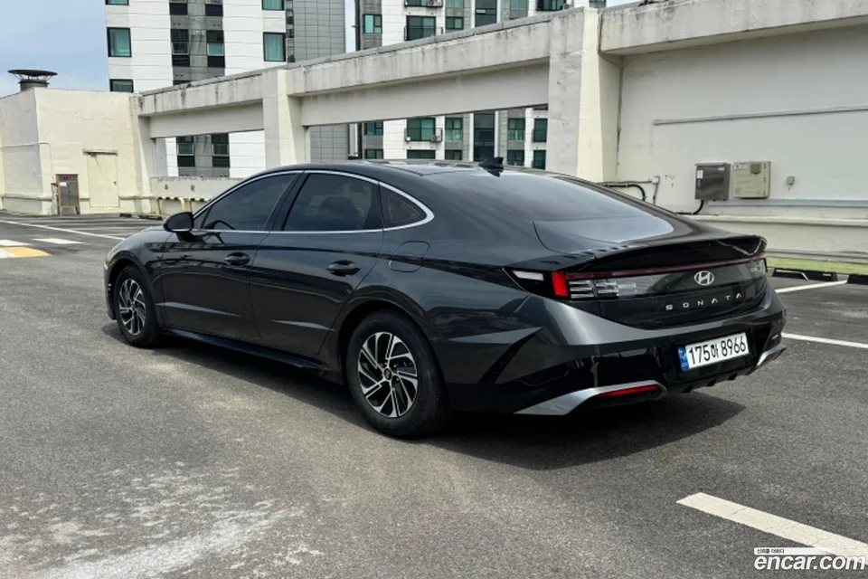 Hyundai Sonata The Edge Hybrid 2023 — thumbnail 4