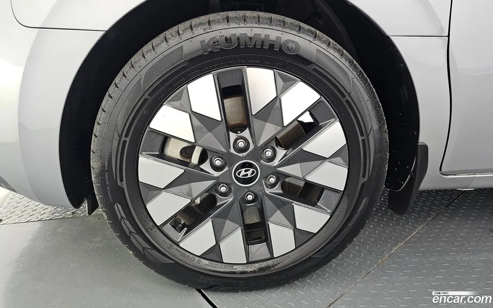 Hyundai Staria 9 2023 — thumbnail 2
