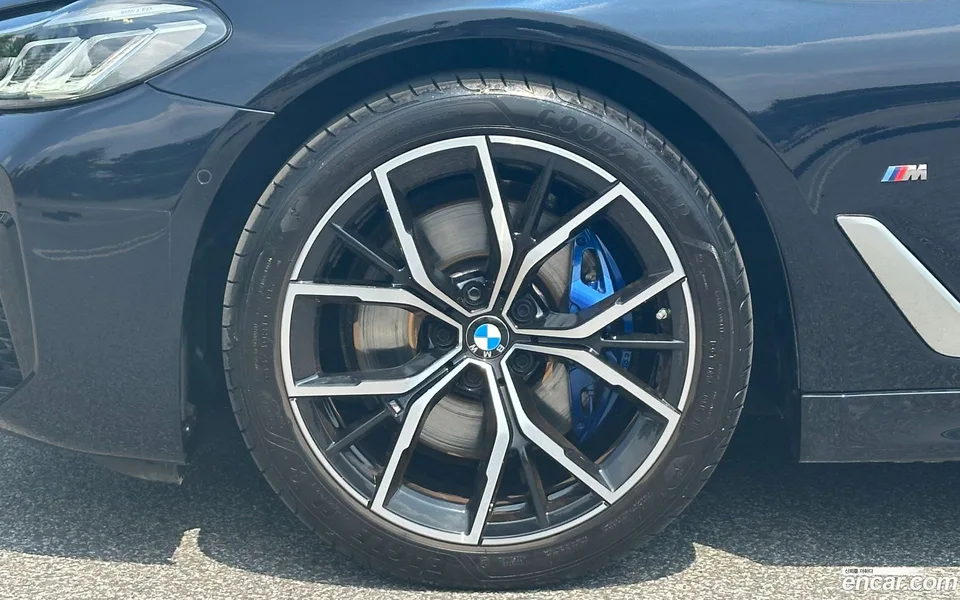 BMW 5 Series 530i xDrive M 2022 — thumbnail 2