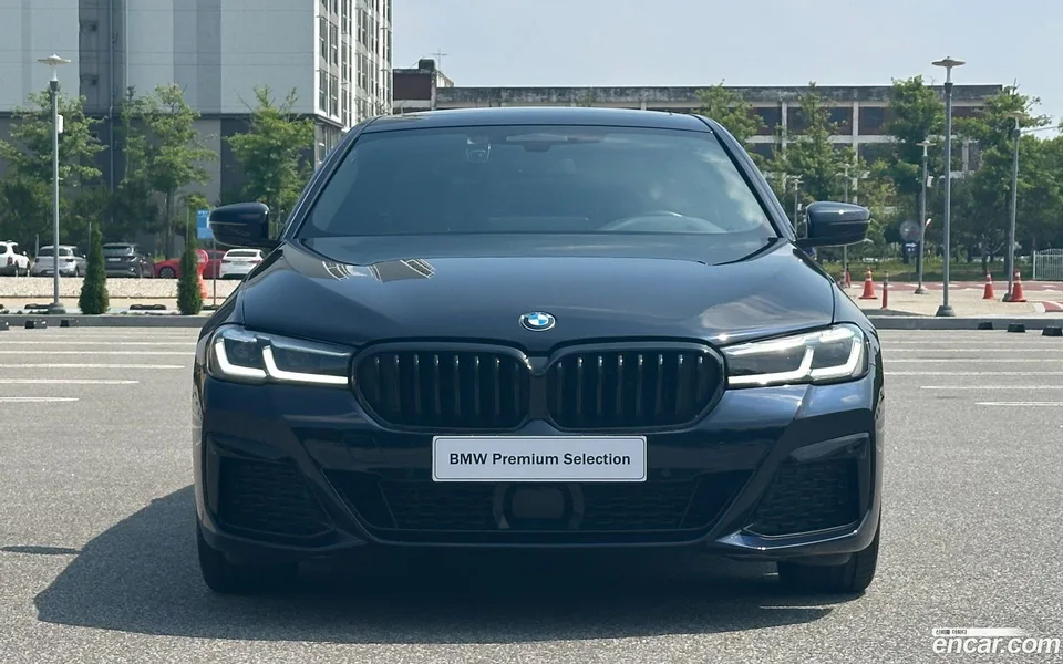 BMW 5 Series 530i xDrive M 2022 — thumbnail 3