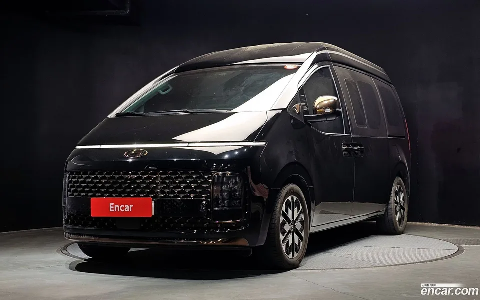 Hyundai Staria 7 2022 — photo 1, buy with delivery to Moscow