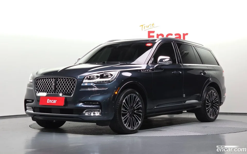 Lincoln Aviator 3.0 AWD 2022 — photo 1, buy with delivery to Moscow