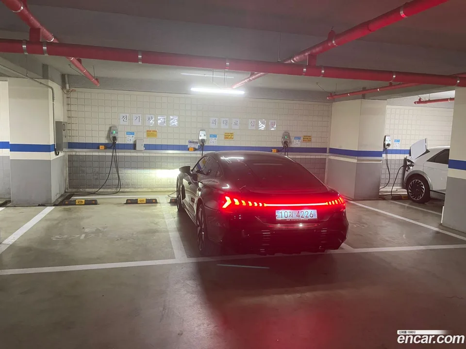 Audi e-tron GT GT 2022 — photo 1, buy with delivery to Moscow