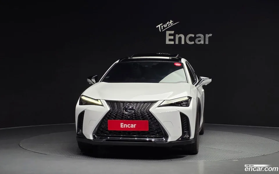 Lexus UX 250h 2.0 F-Sport 2WD 2023 — thumbnail 3