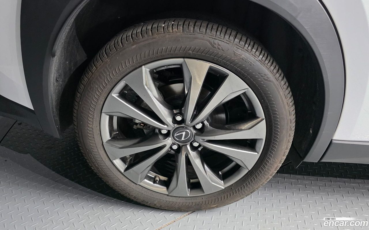 Lexus UX 250h 2023 — 5