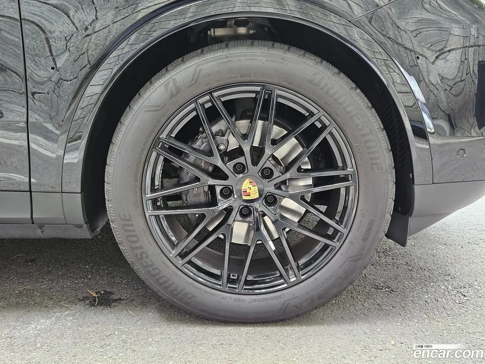 Porsche Cayenne 3.0 2024 — thumbnail 2