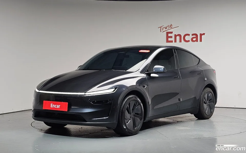 Tesla Model Y RWD 2025 — photo 1, buy with delivery to Moscow
