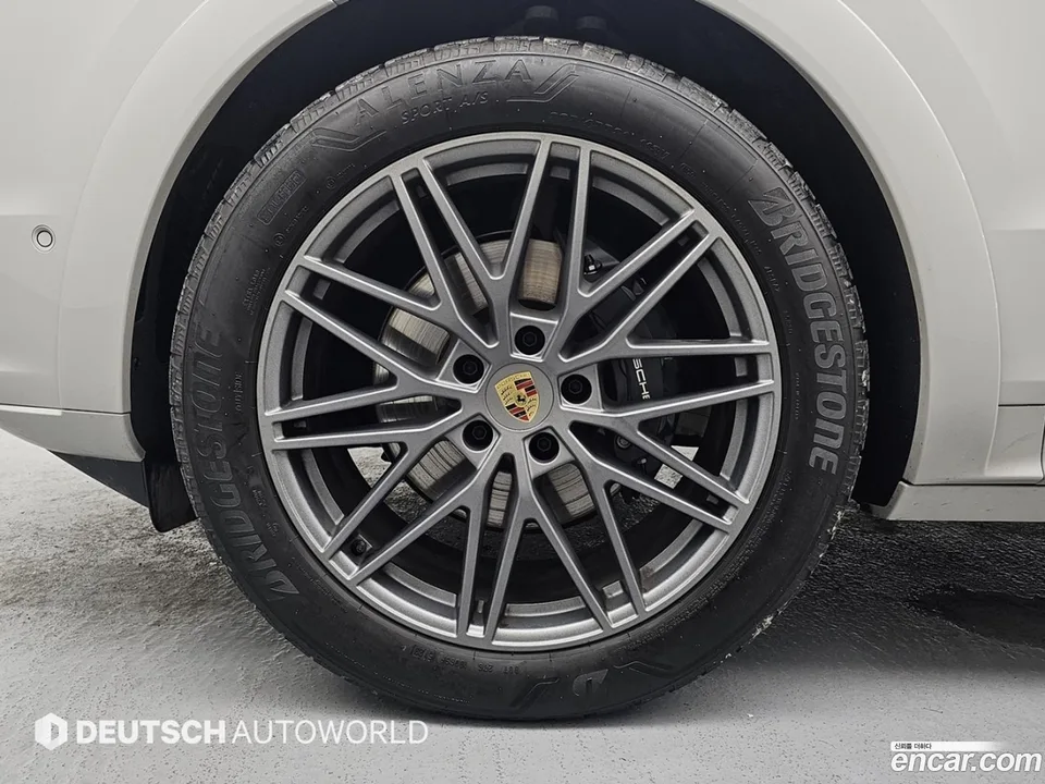 Porsche Cayenne 3.0 2024 — thumbnail 2