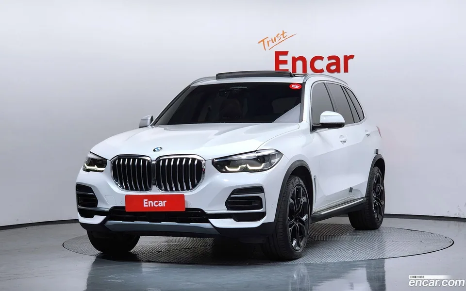BMW X5 xDrive 30d xLine 2022 — photo 1, buy with delivery to Moscow