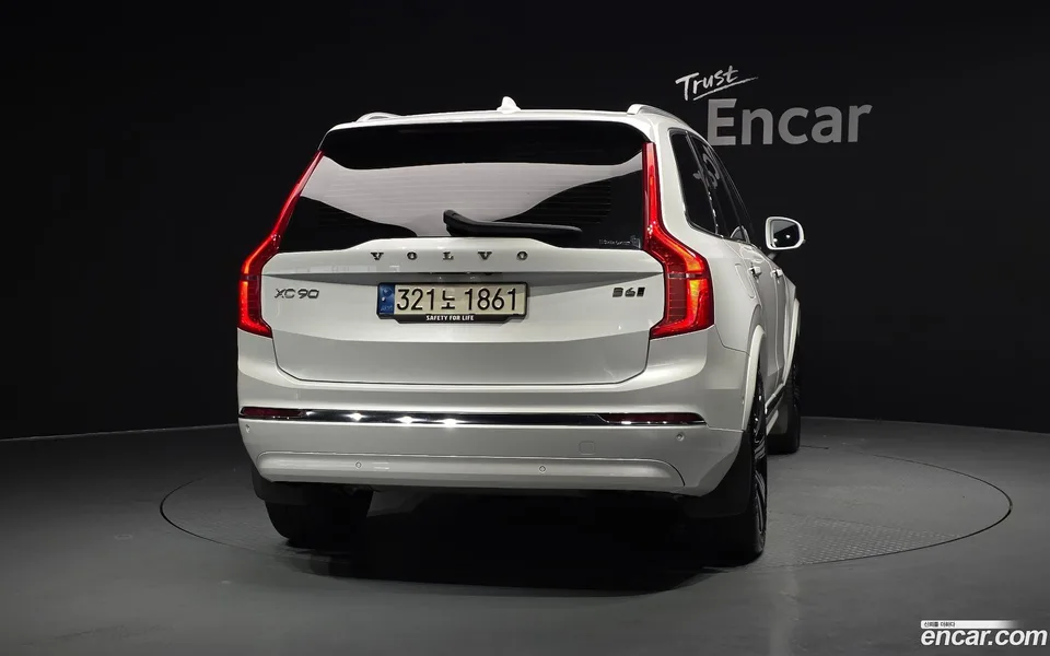 Volvo XC90 B6 2023 — thumbnail 4