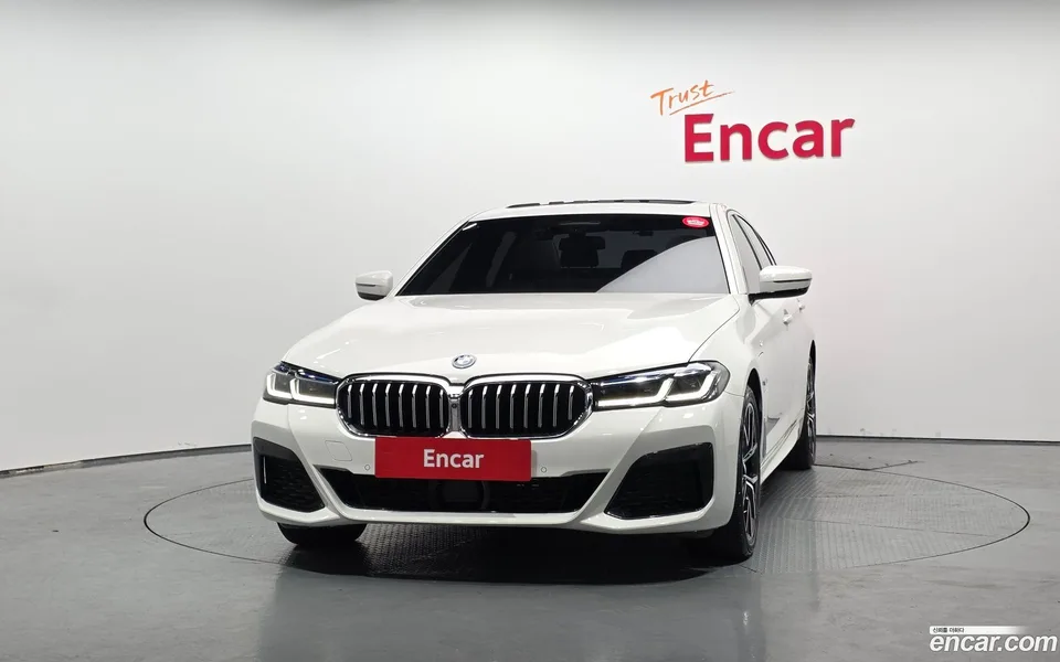 BMW 5 Series 530e M 2023 — thumbnail 3