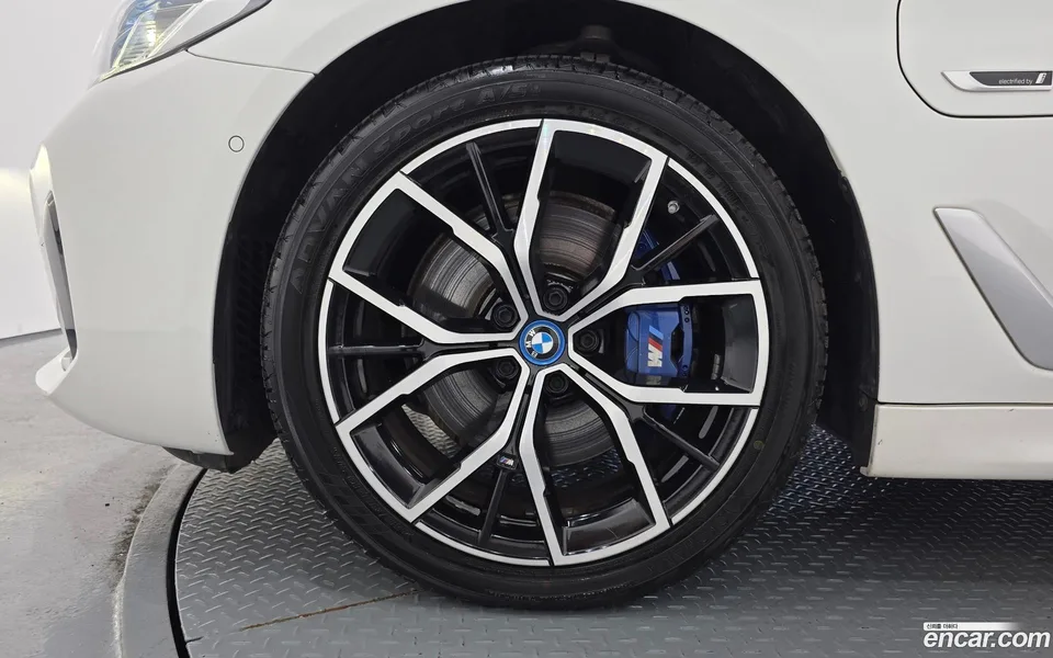 BMW 5 Series 530e M 2023 — thumbnail 5
