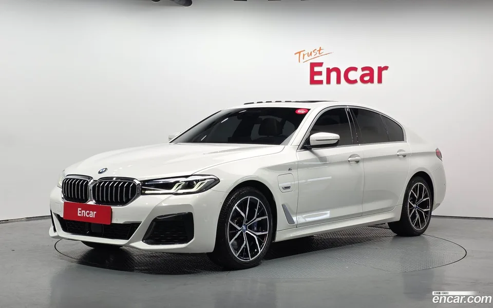 BMW 5 Series 530e M 2023 — photo 1, buy with delivery to Moscow