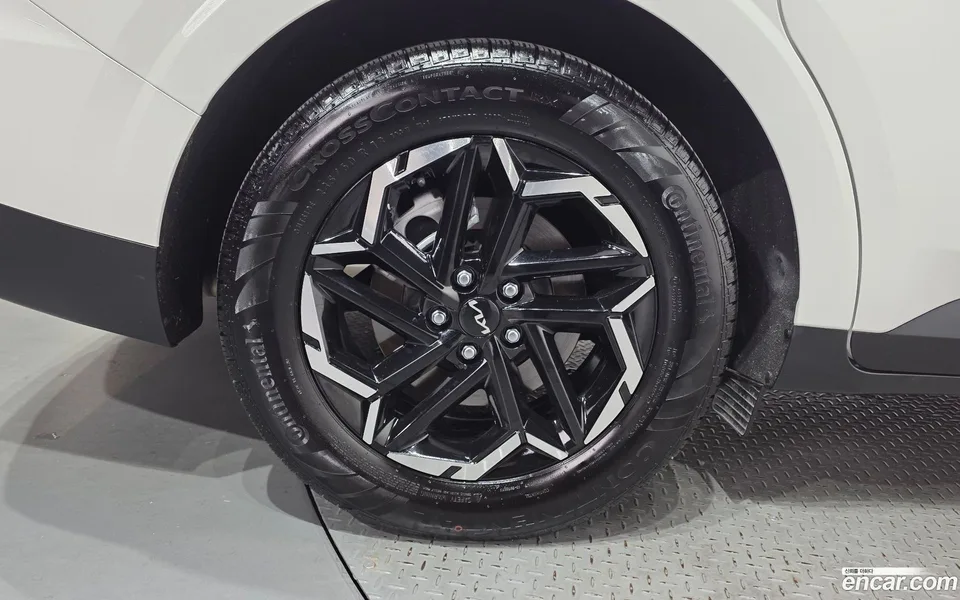 Kia Carnival 9 2023 — thumbnail 2