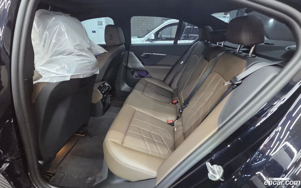 BMW 5 Series 520i M 2025 — thumbnail 2
