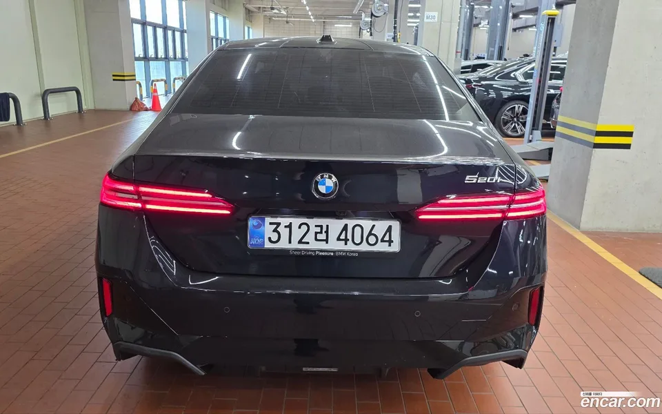 BMW 5 Series 520i M 2025 — thumbnail 3