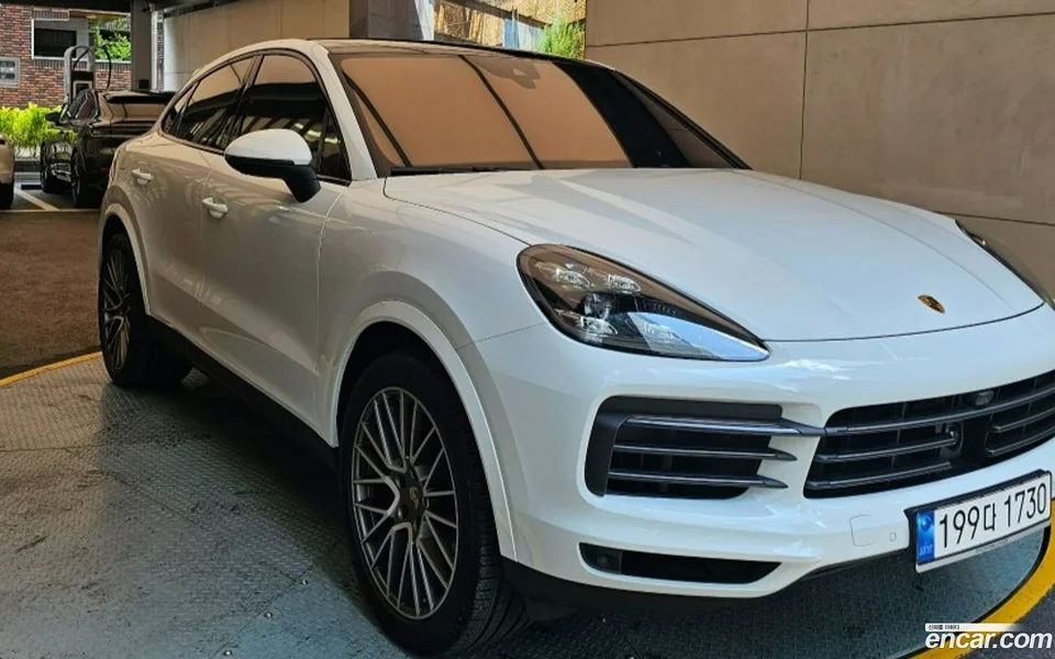 Porsche Cayenne 3.0 2023 — фото 1, купить с доставкой в Москву