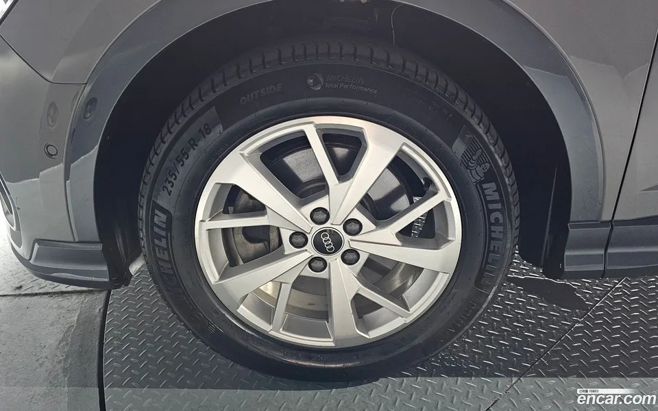 Audi Q3 40 TFSI 2023 — thumbnail 2