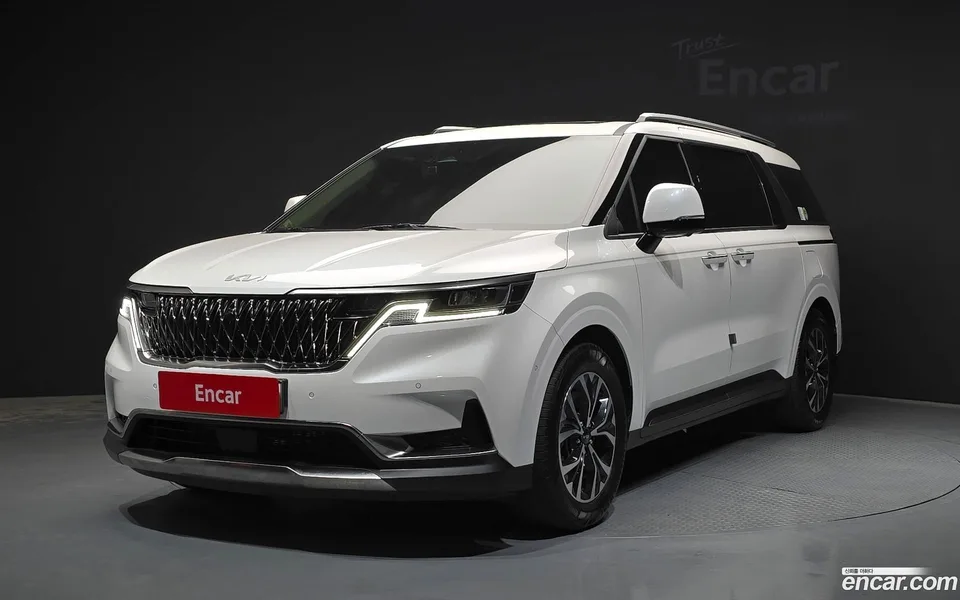 Kia Carnival 11 2023 — photo 1, buy with delivery to Moscow