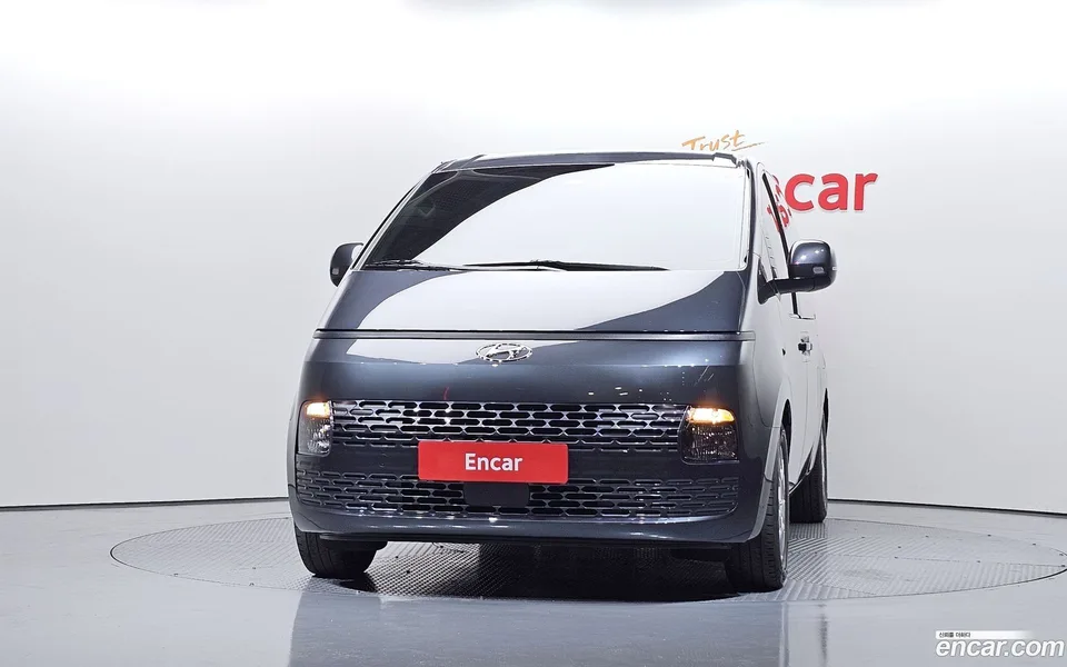 Hyundai Staria L3.5 11 2023 — thumbnail 3