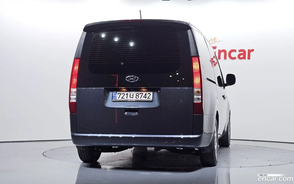 Hyundai Staria L3.5 11 2023 — thumbnail 4